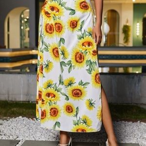 Long side slit skirt